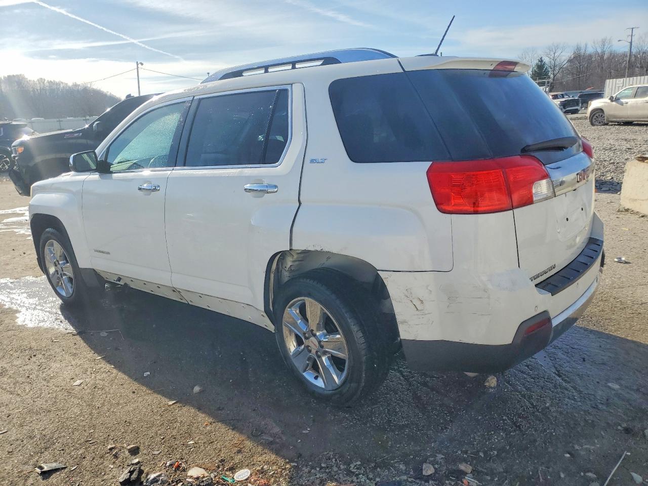 2015 GMC TERRAIN SLT photo 2