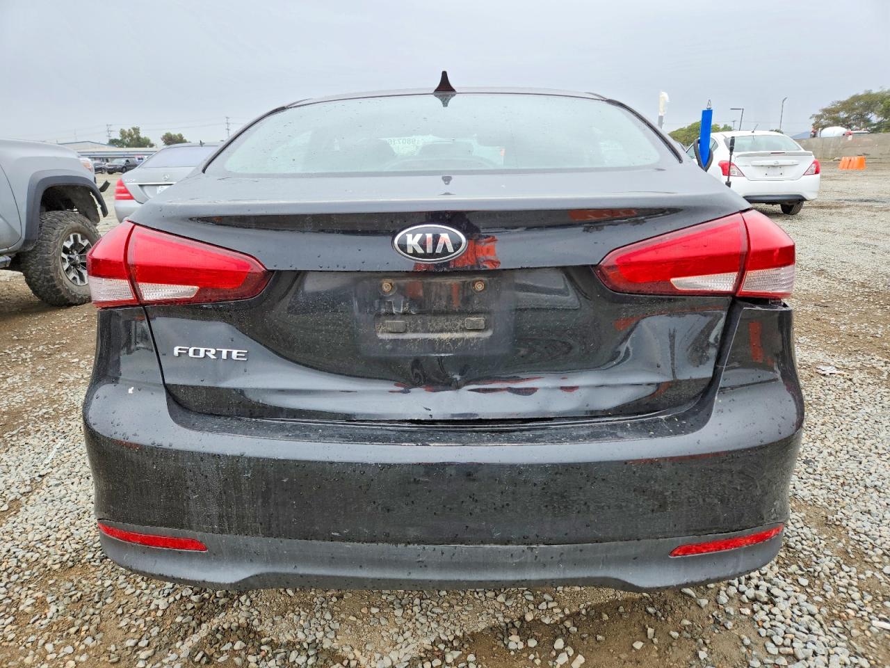 2017 KIA FORTE LX photo 6