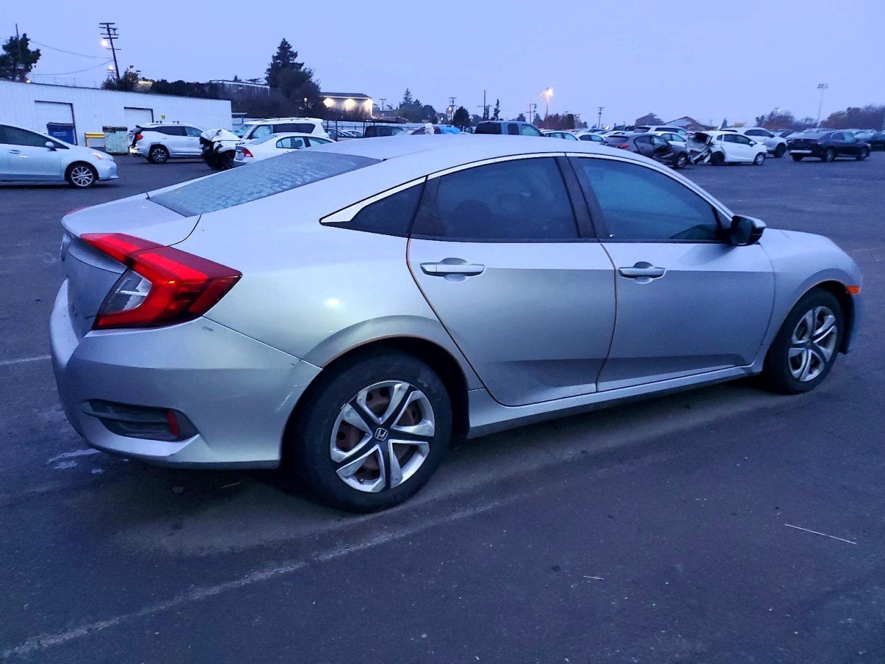 2017 HONDA CIVIC LX photo 3