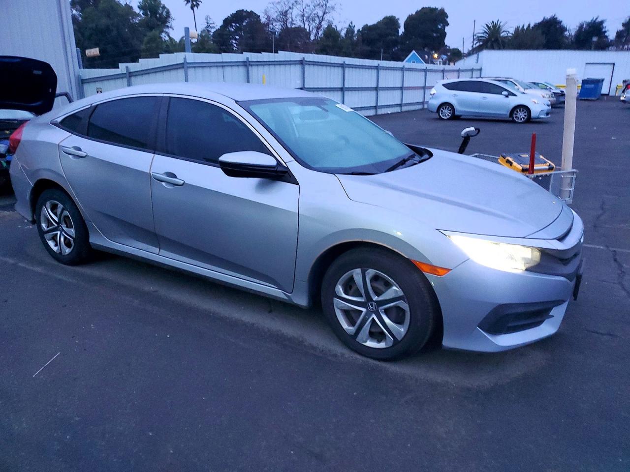 2017 HONDA CIVIC LX photo 4