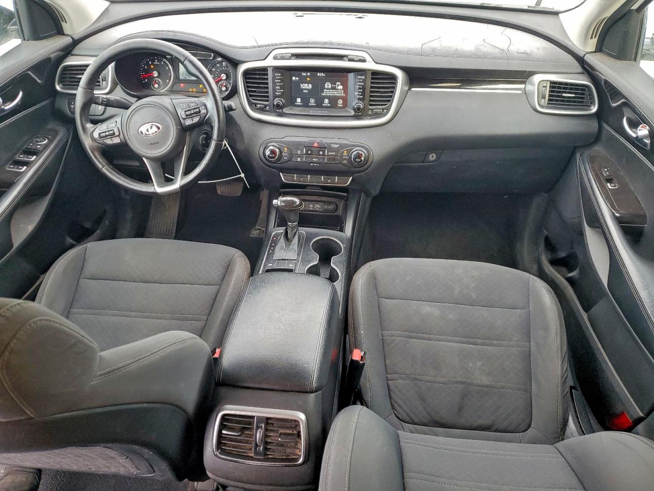 2017 KIA SORENTO LX photo 8