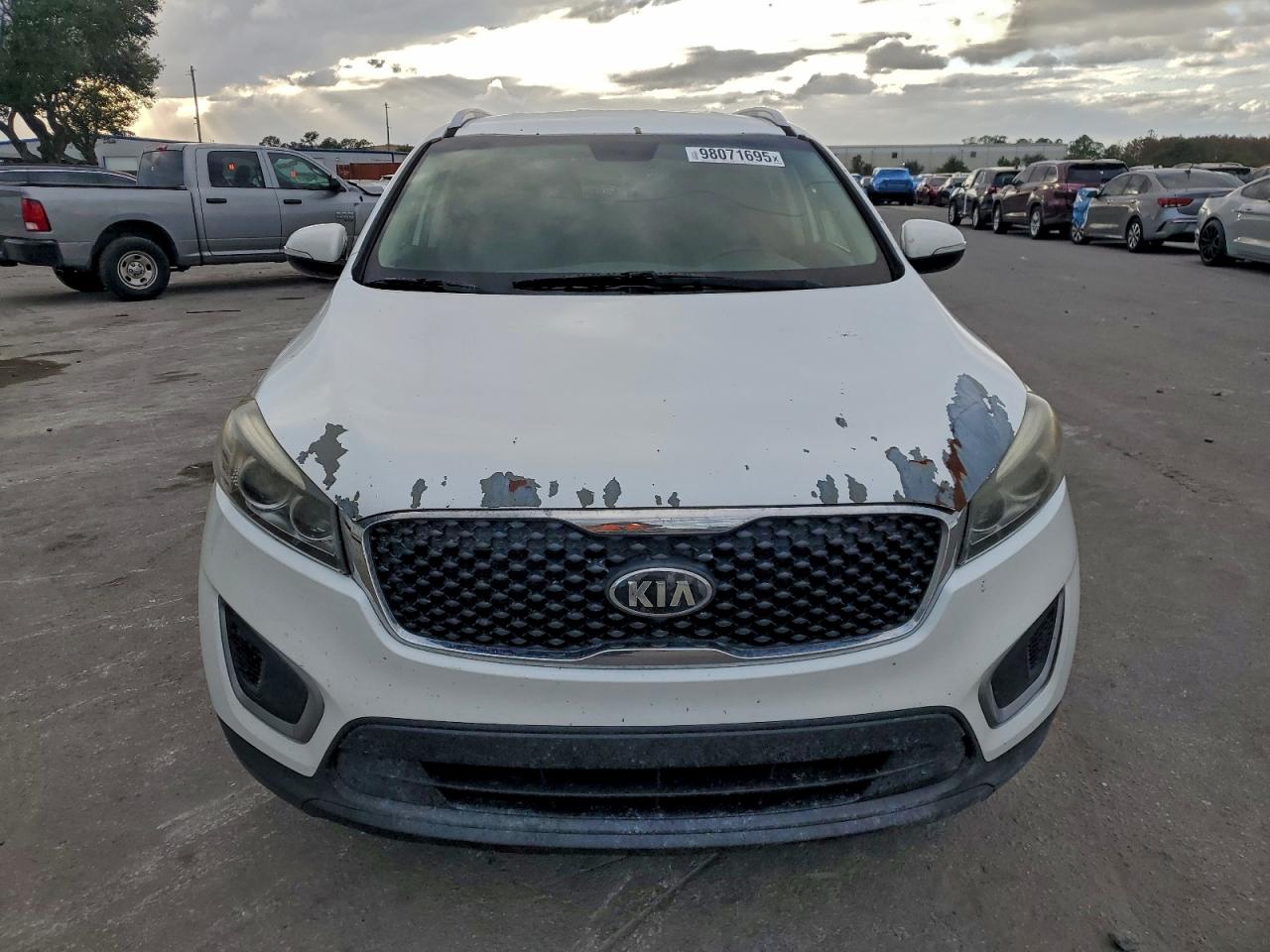 2017 KIA SORENTO LX photo 5