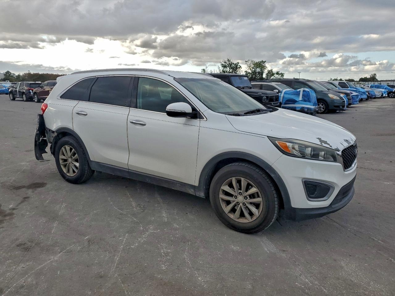 2017 KIA SORENTO LX photo 4