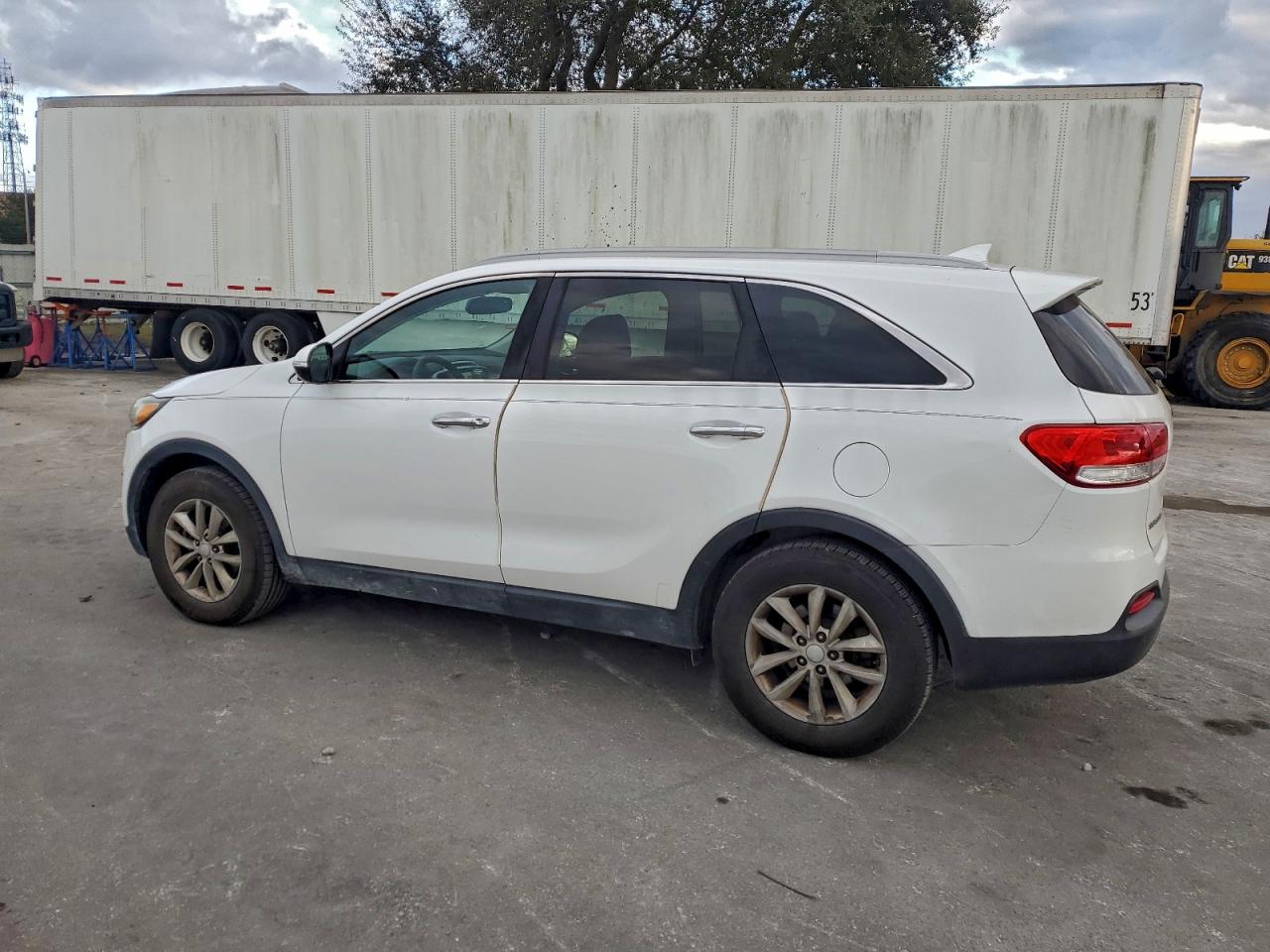 2017 KIA SORENTO LX photo 2