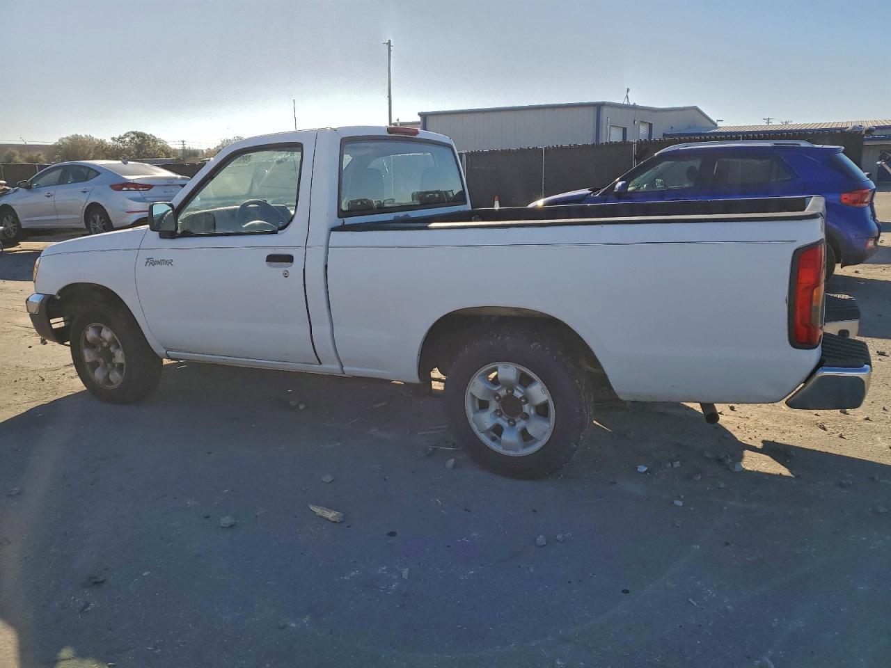 2000 NISSAN FRONTIER XE photo 2