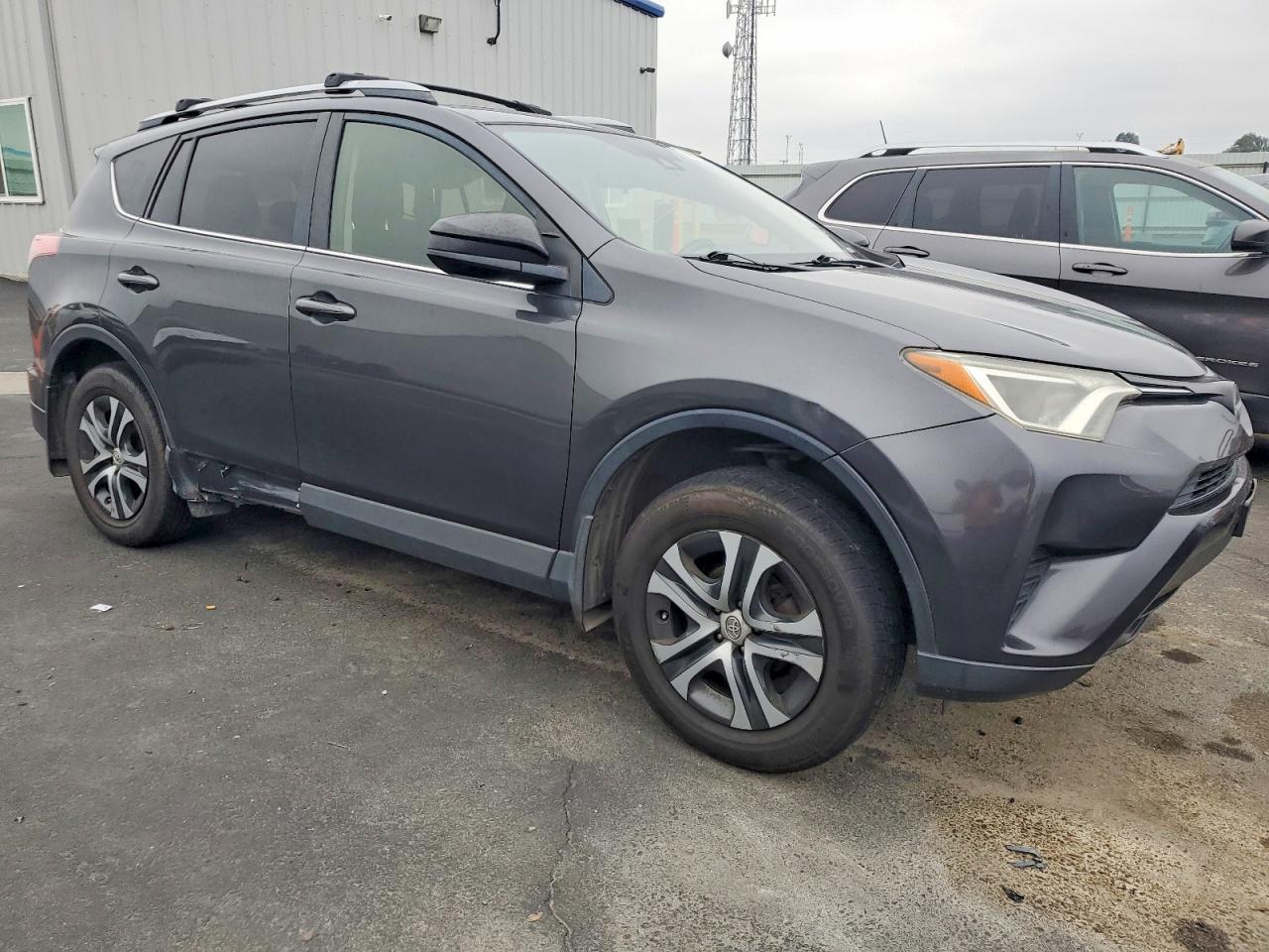 2018 TOYOTA RAV4 LE photo 4