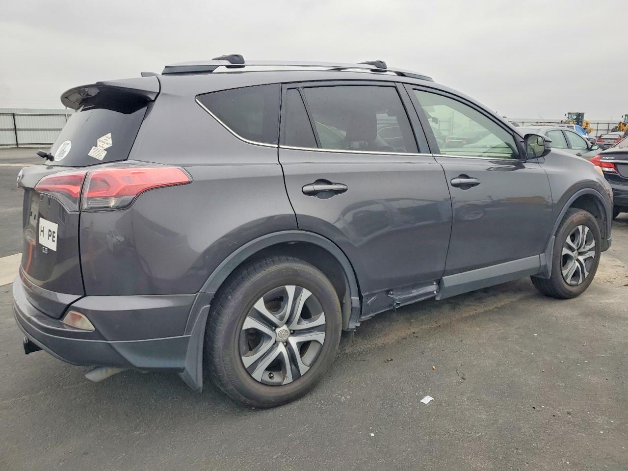 2018 TOYOTA RAV4 LE photo 3
