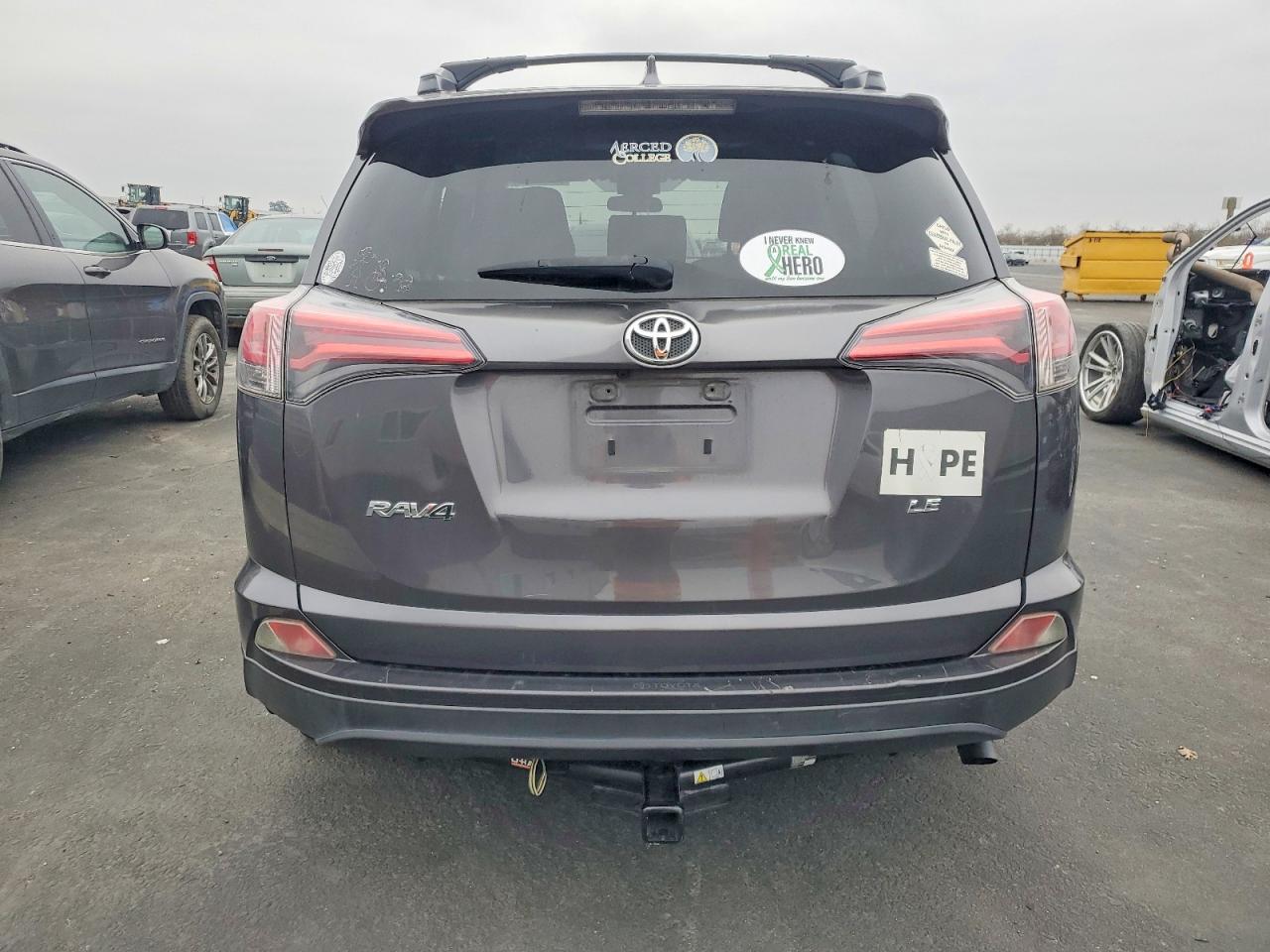 2018 TOYOTA RAV4 LE photo 6