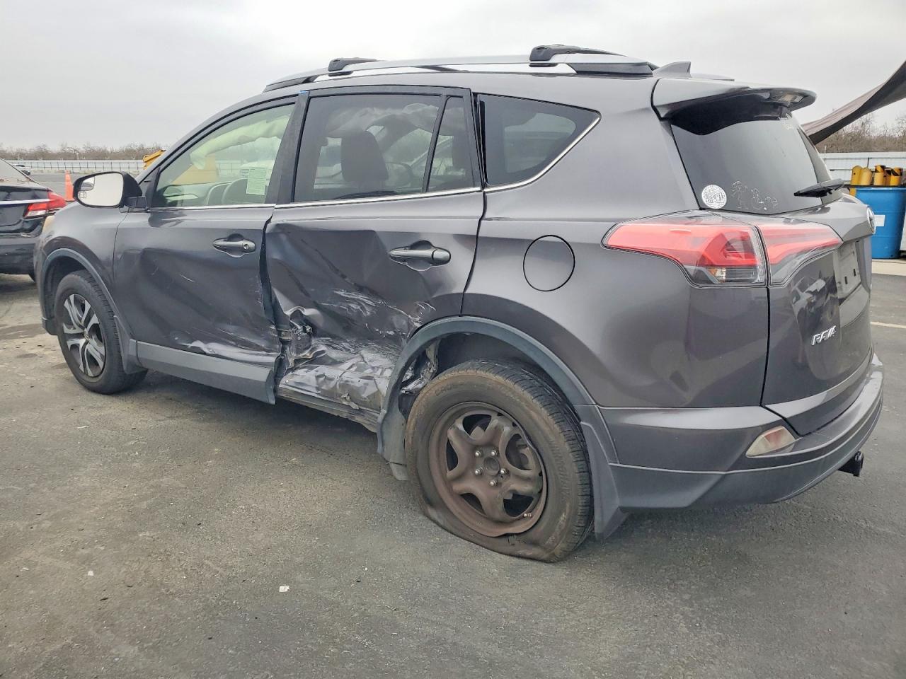 2018 TOYOTA RAV4 LE photo 2
