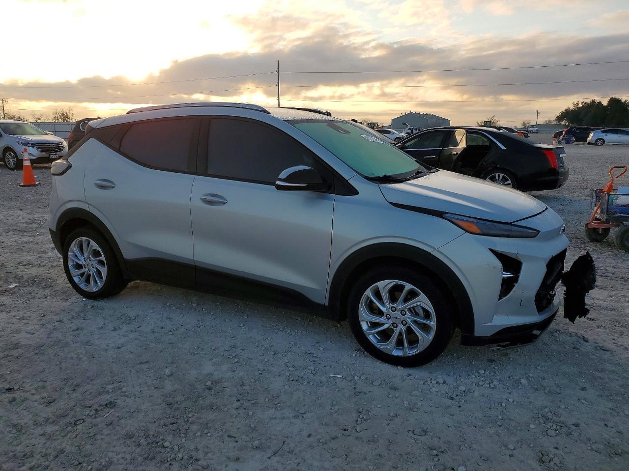 2023 CHEVROLET BOLT EUV LT photo 4