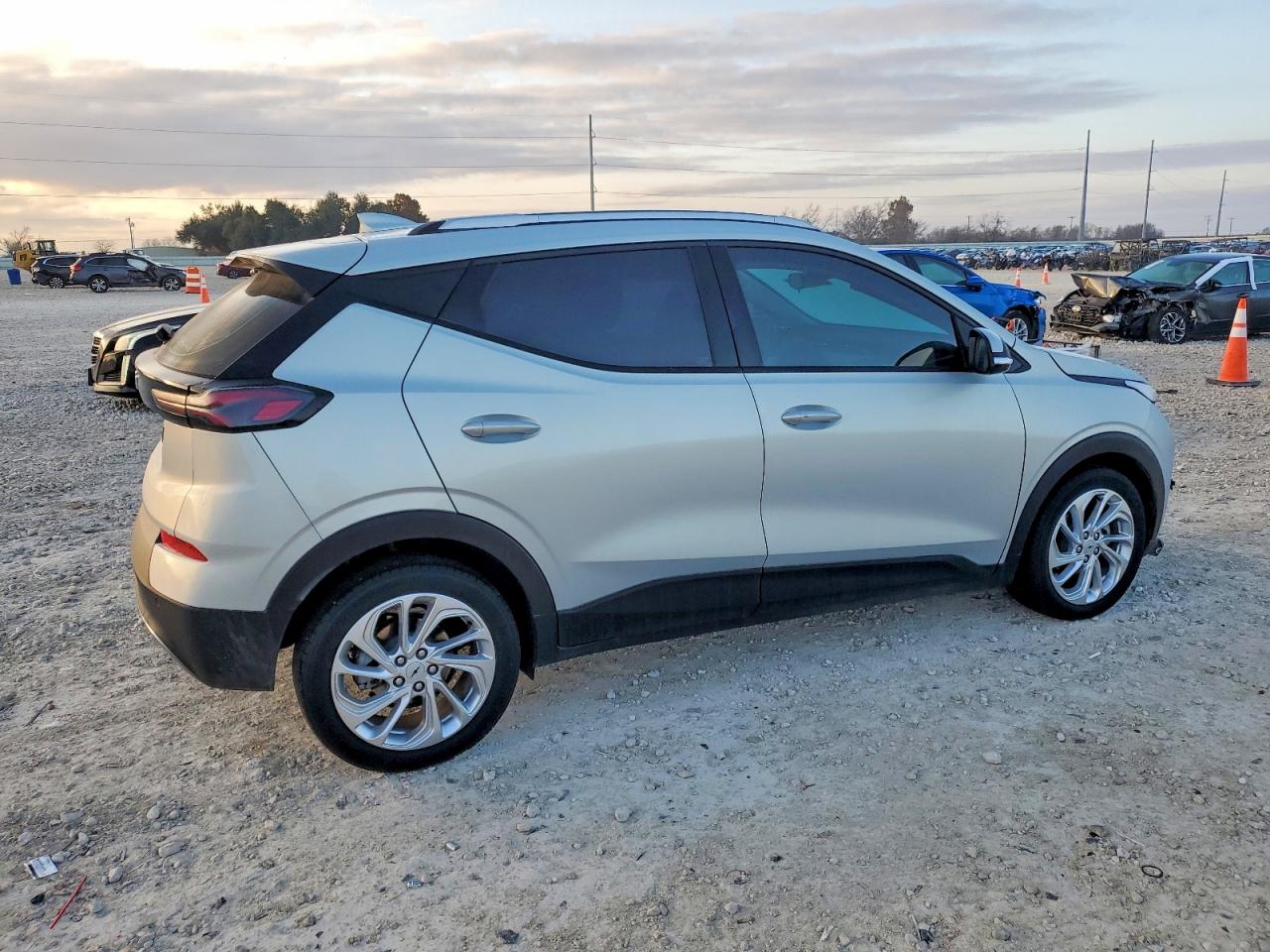 2023 CHEVROLET BOLT EUV LT photo 3