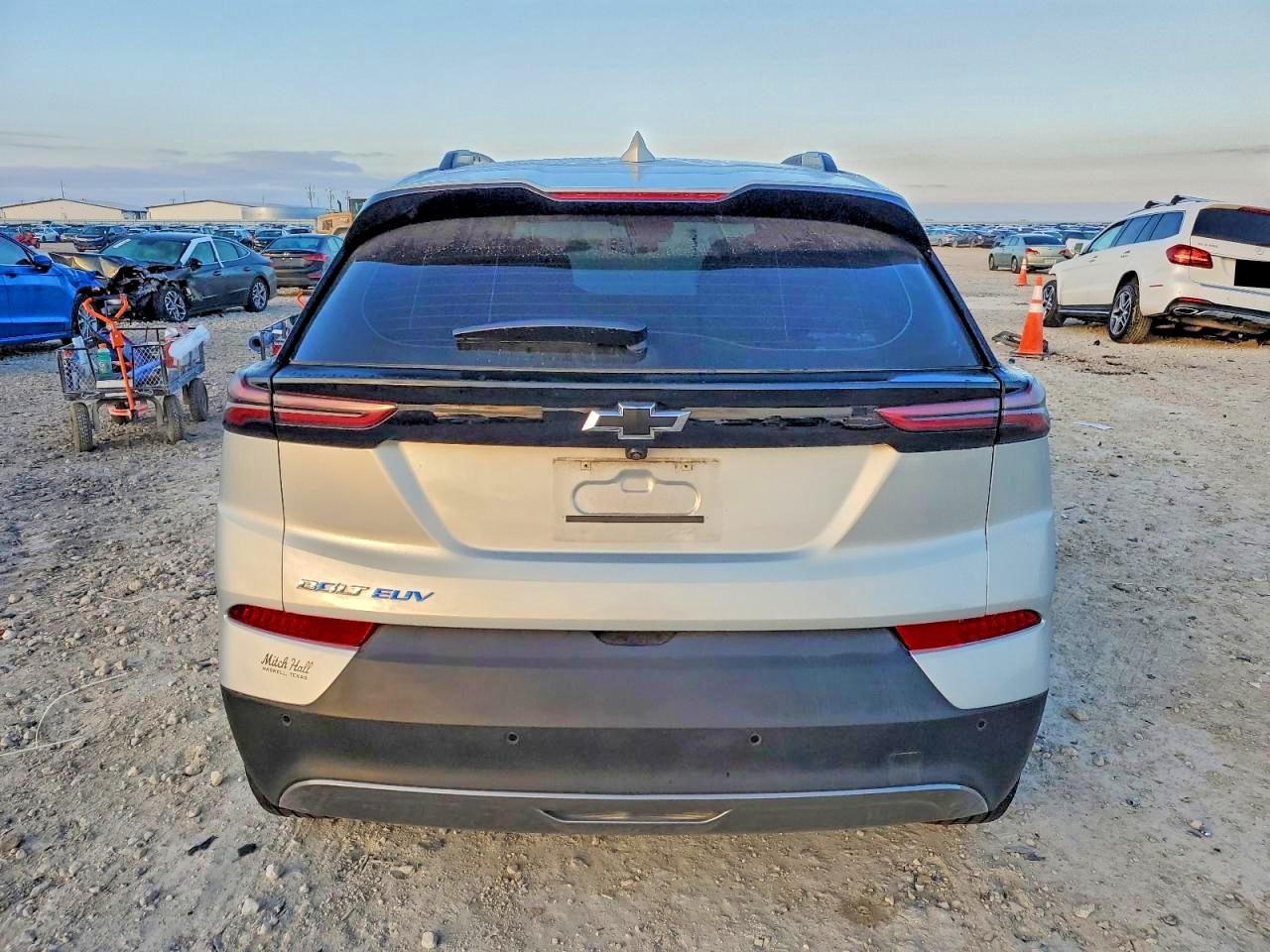 2023 CHEVROLET BOLT EUV LT photo 6