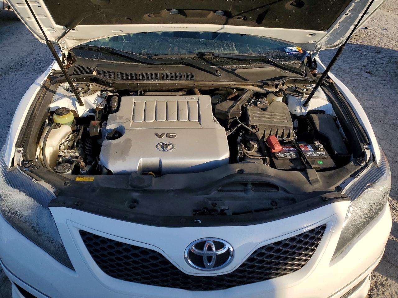 2011 TOYOTA CAMRY SE photo 11