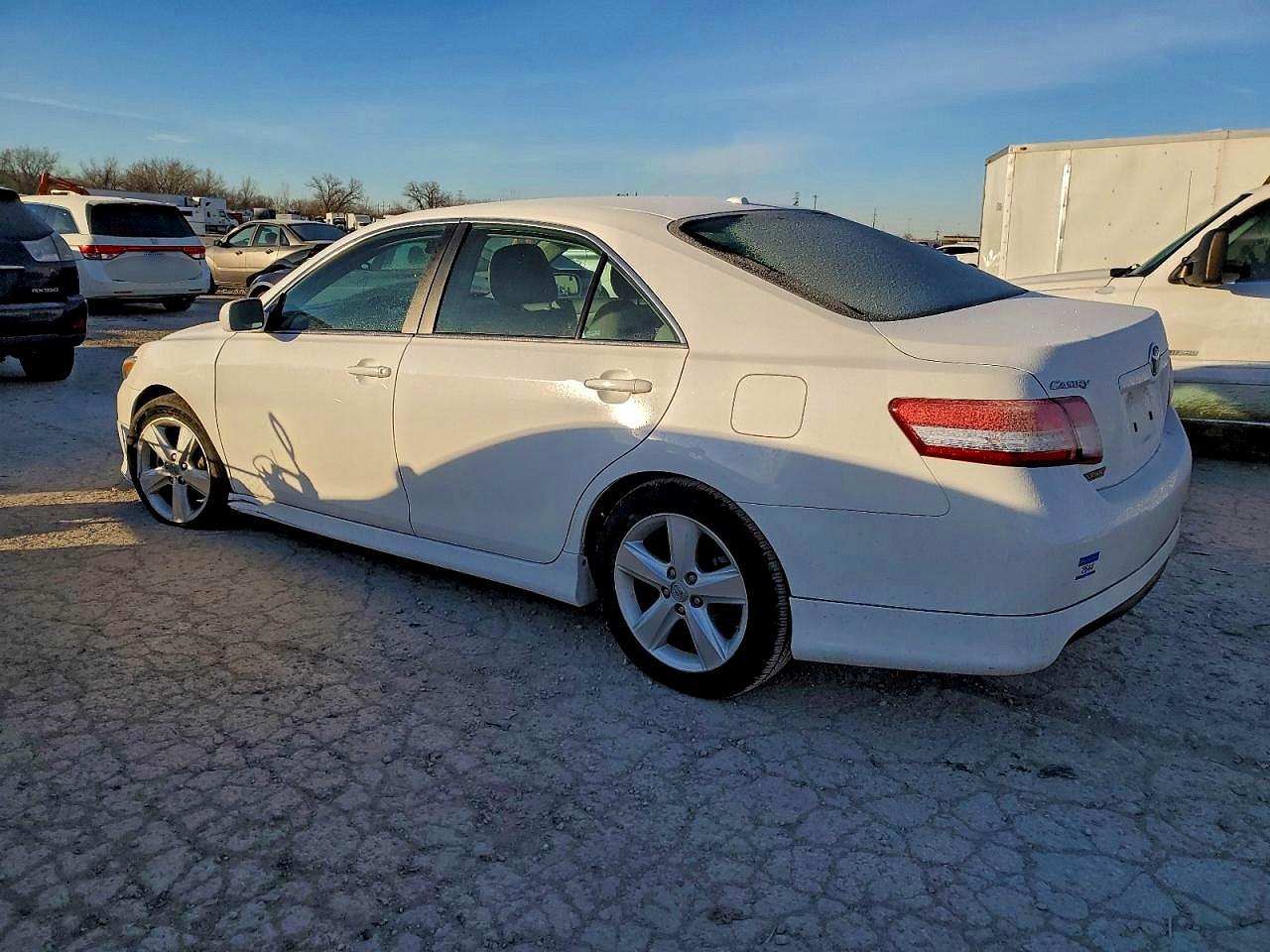 2011 TOYOTA CAMRY SE photo 2