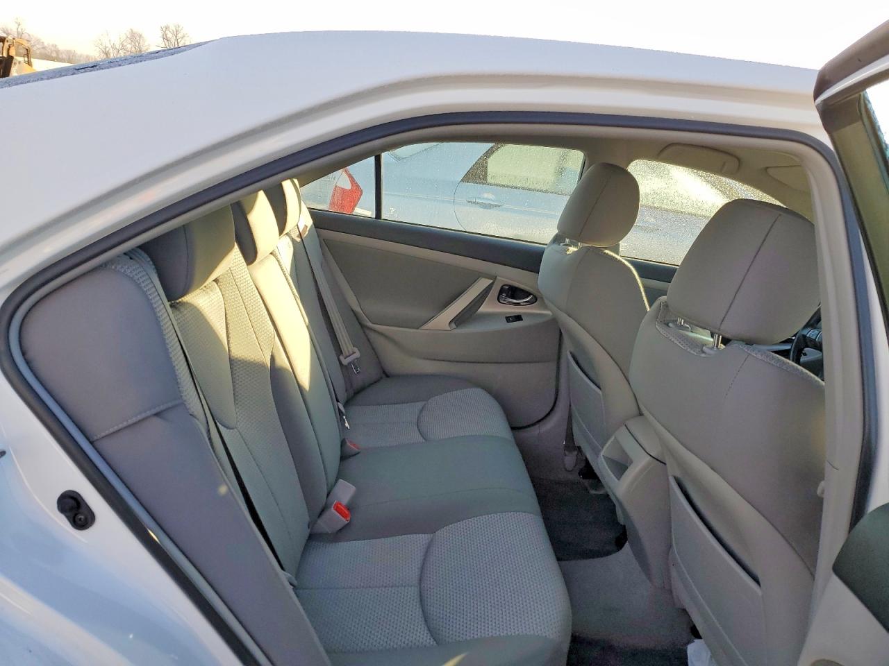 2011 TOYOTA CAMRY SE photo 10