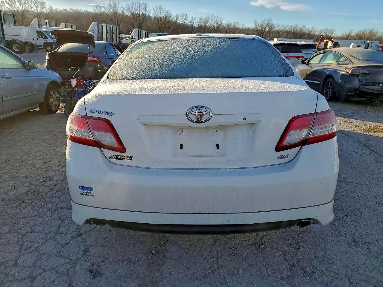 2011 TOYOTA CAMRY SE photo 6