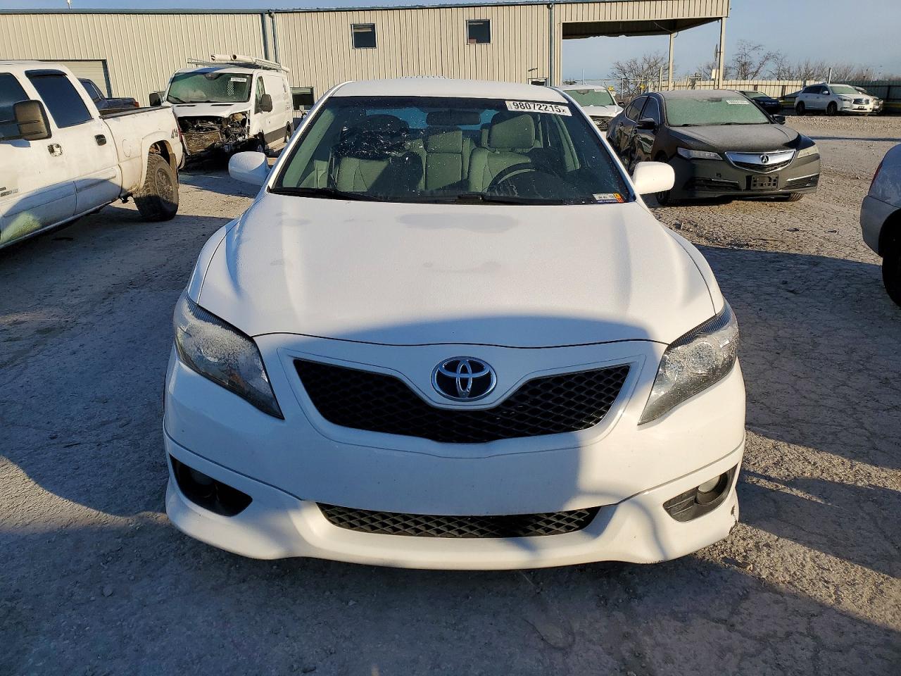 2011 TOYOTA CAMRY SE photo 5