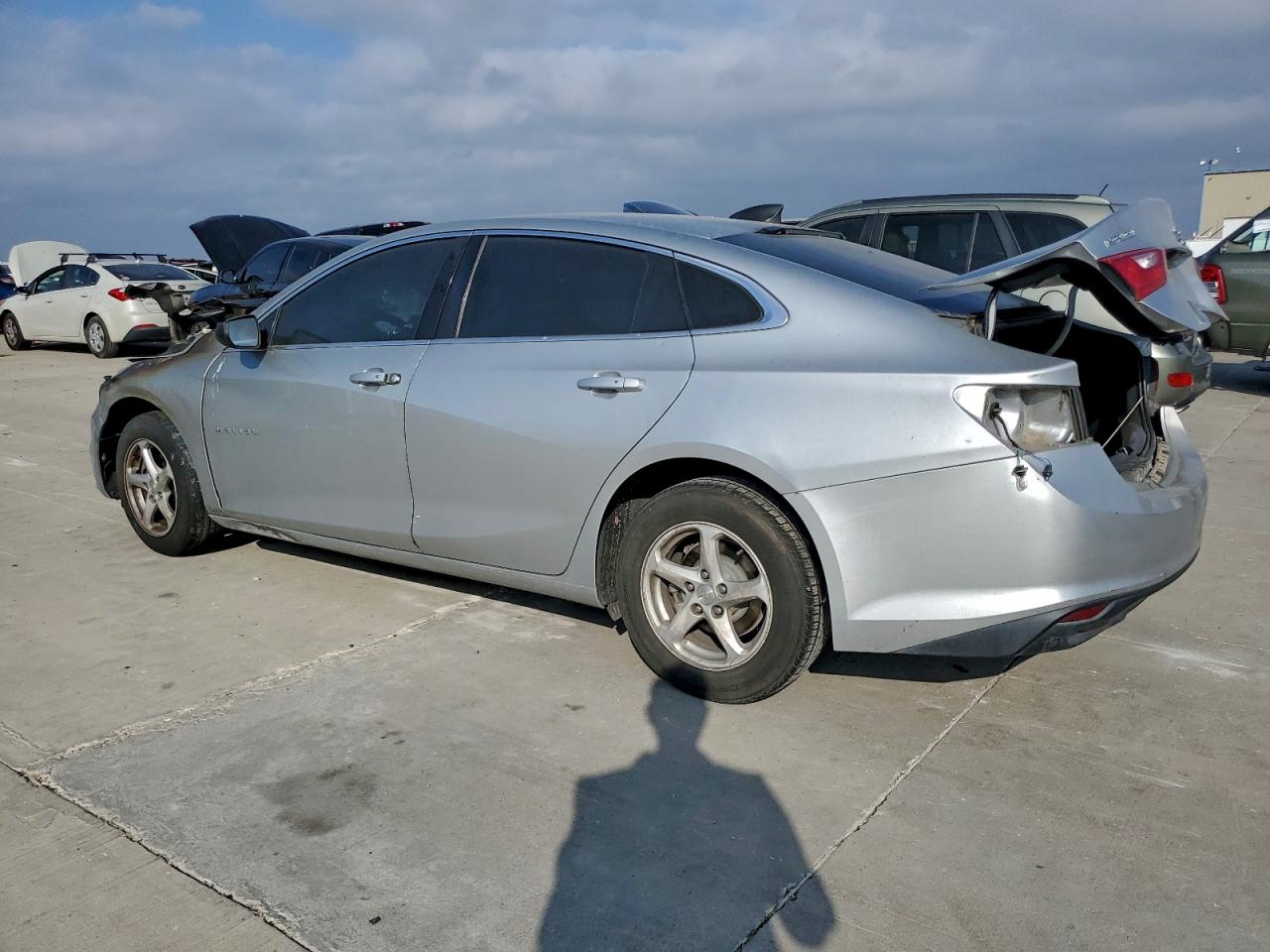 2018 CHEVROLET MALIBU LS photo 2