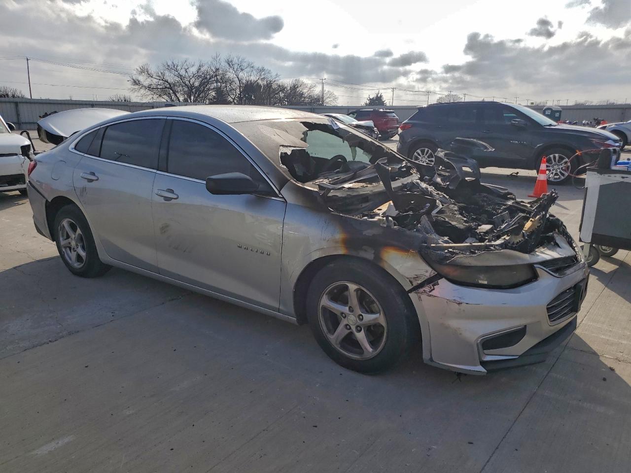 2018 CHEVROLET MALIBU LS photo 4