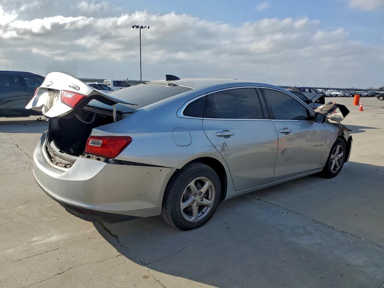 2018 CHEVROLET MALIBU LS photo 3