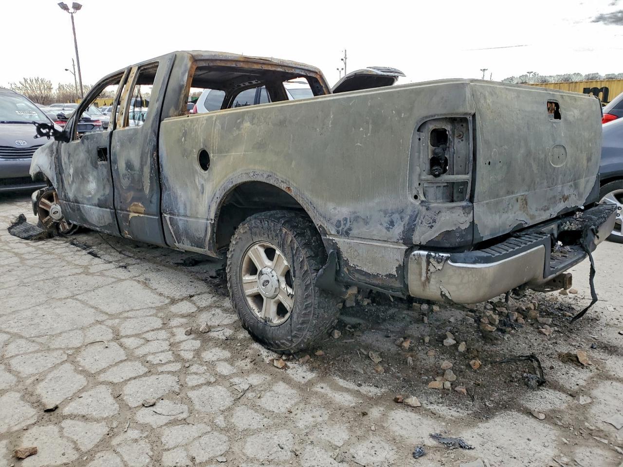 2004 FORD F150 photo 2