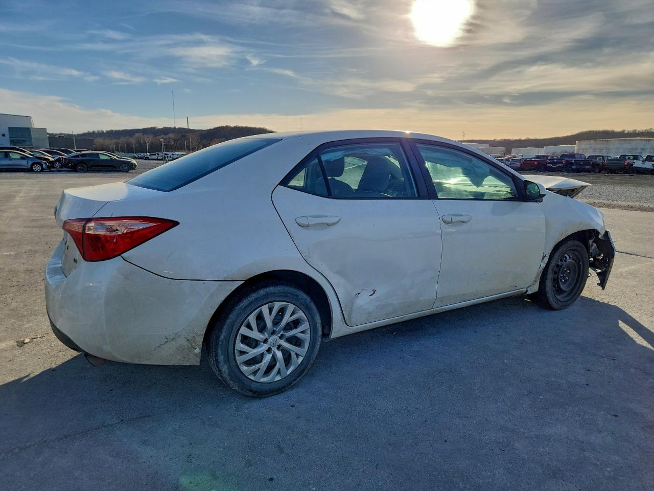 2018 TOYOTA COROLLA L photo 3