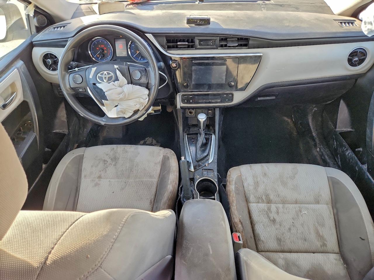 2018 TOYOTA COROLLA L photo 8