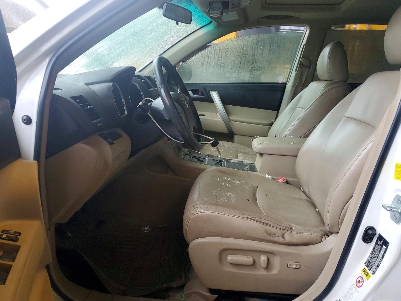 2010 TOYOTA HIGHLANDER SE photo 7