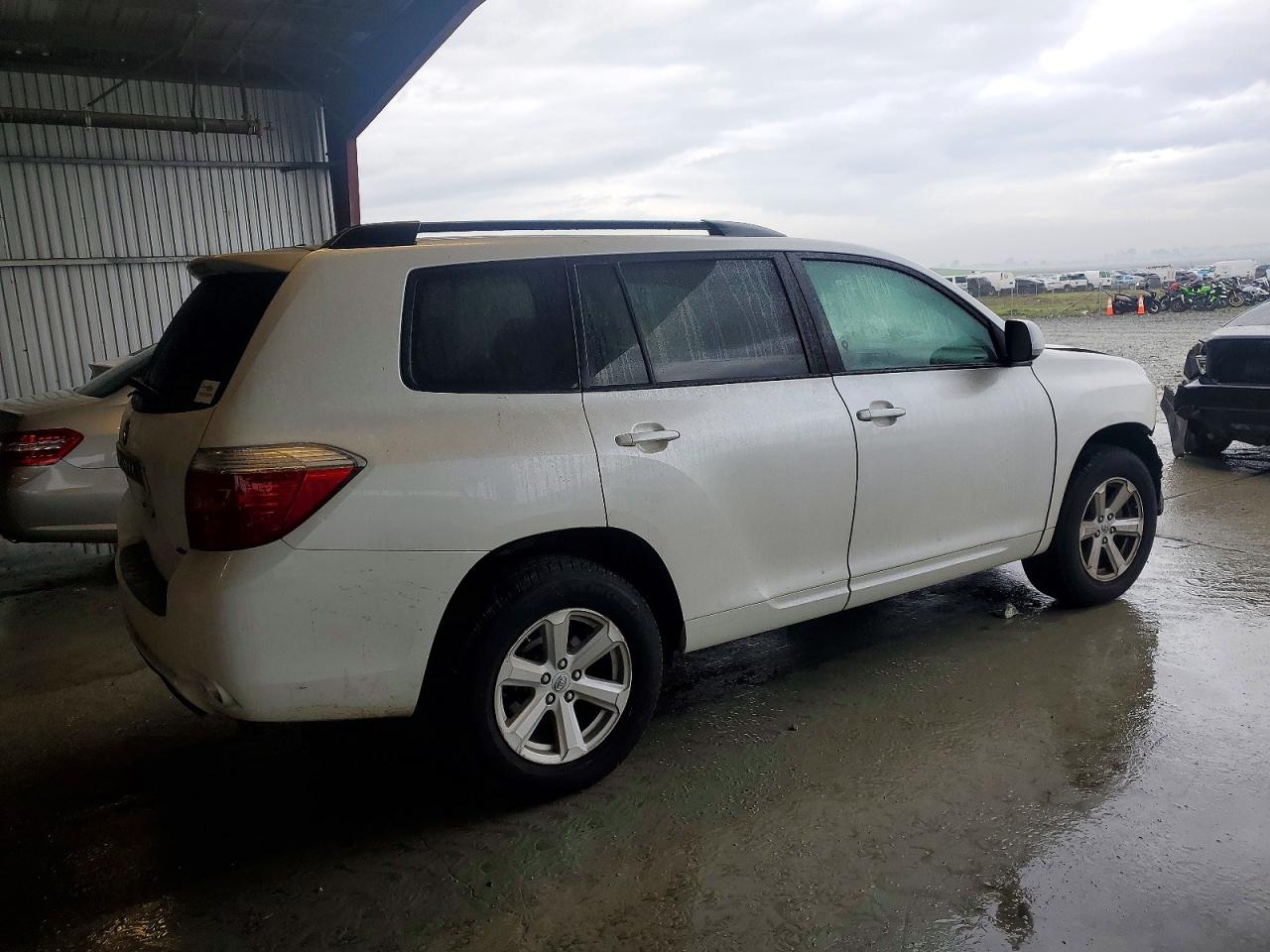 2010 TOYOTA HIGHLANDER SE photo 3