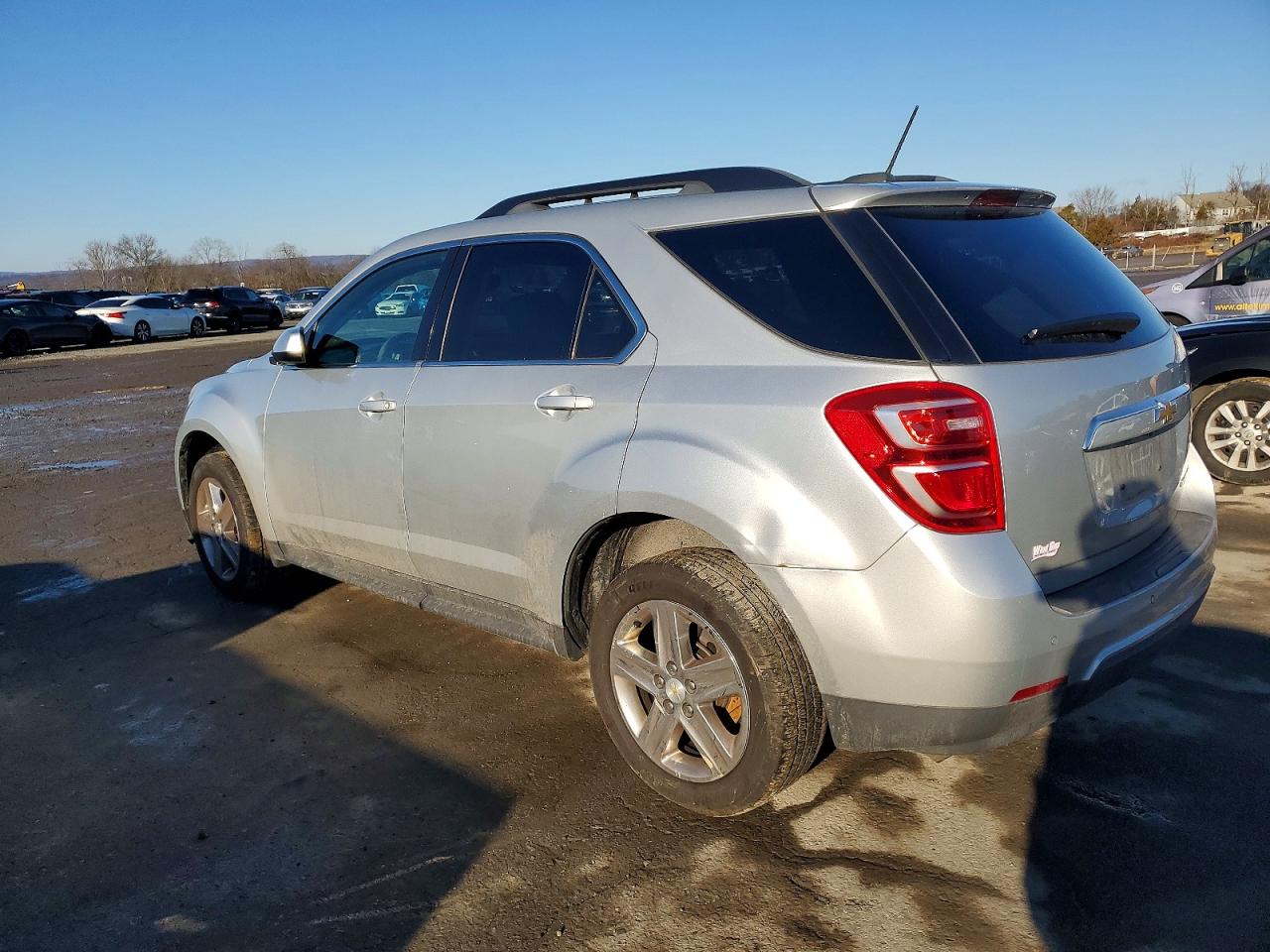 2016 CHEVROLET EQUINOX LT photo 2