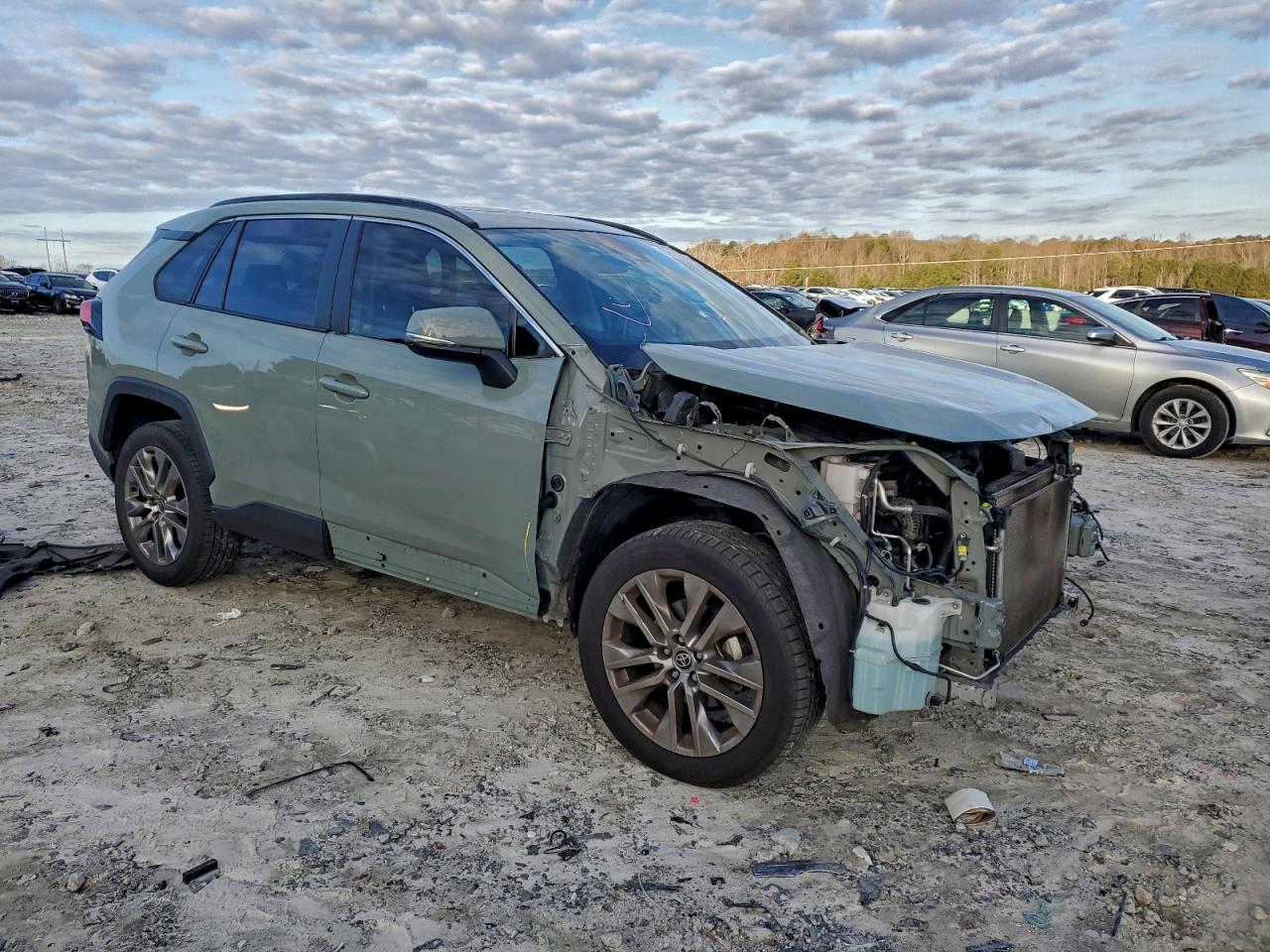 2022 TOYOTA RAV4 XLE PREMIUM photo 4