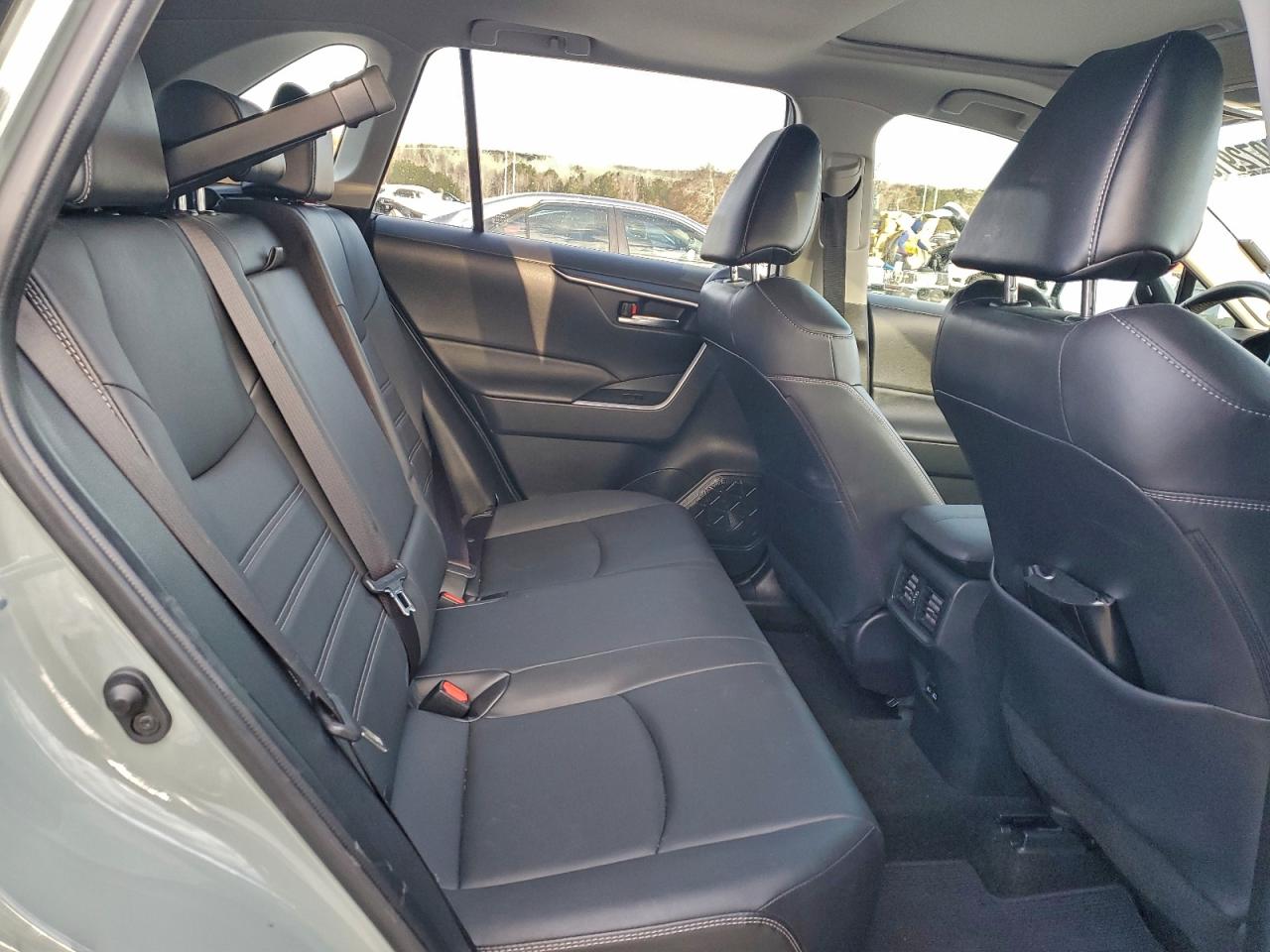 2022 TOYOTA RAV4 XLE PREMIUM photo 10