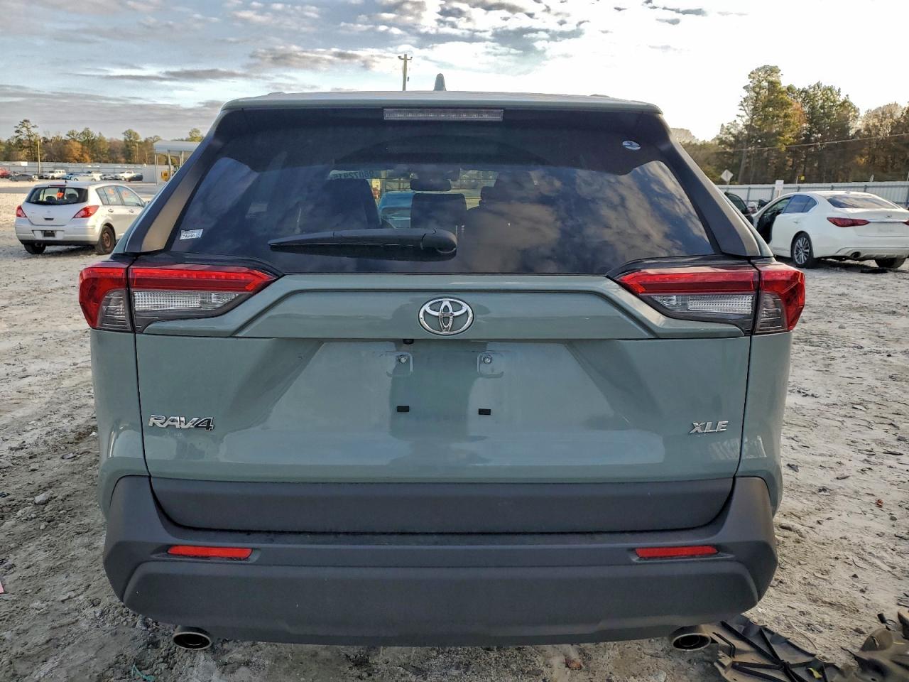 2022 TOYOTA RAV4 XLE PREMIUM photo 6