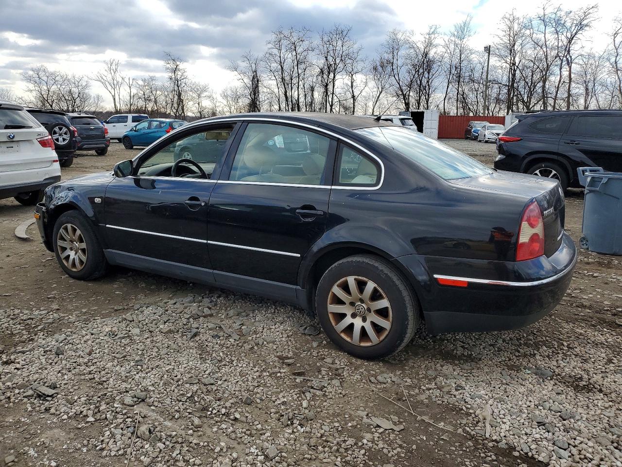 2001 VOLKSWAGEN PASSAT GLS photo 2