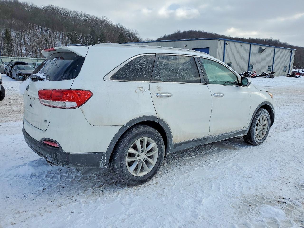 2017 KIA SORENTO LX photo 3