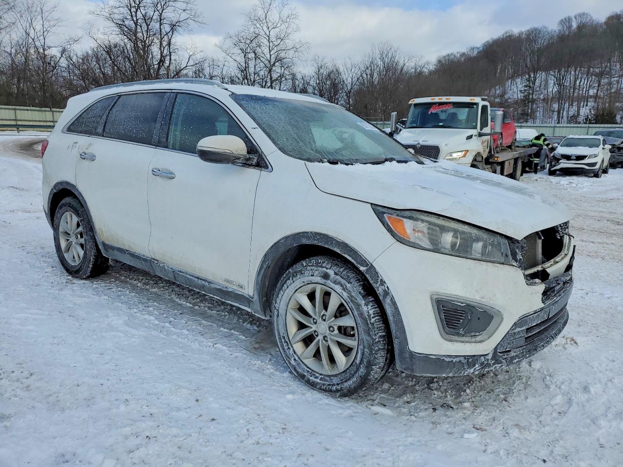 2017 KIA SORENTO LX photo 4