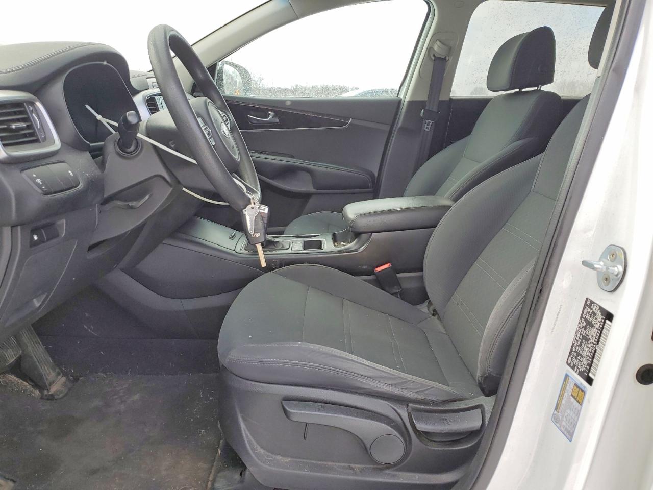 2017 KIA SORENTO LX photo 7
