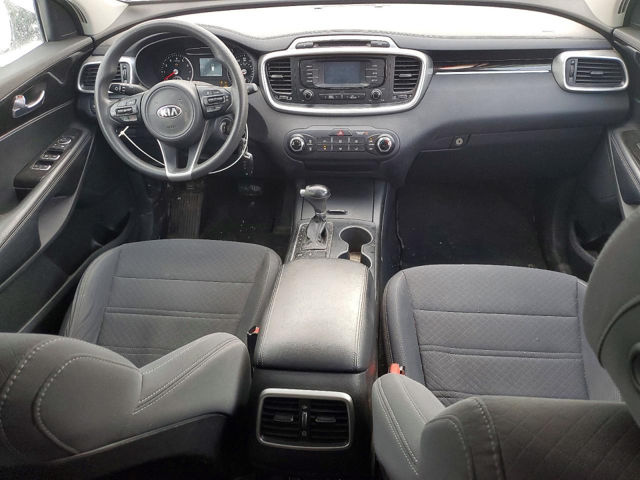 2017 KIA SORENTO LX photo 8