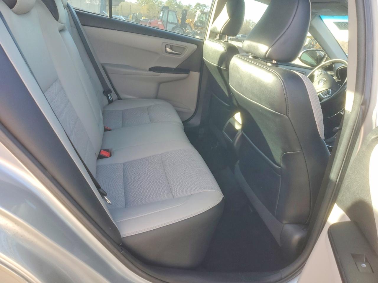 2017 TOYOTA CAMRY LE photo 10