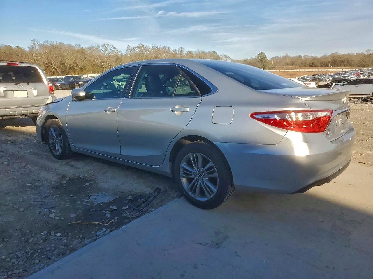 2017 TOYOTA CAMRY LE photo 2