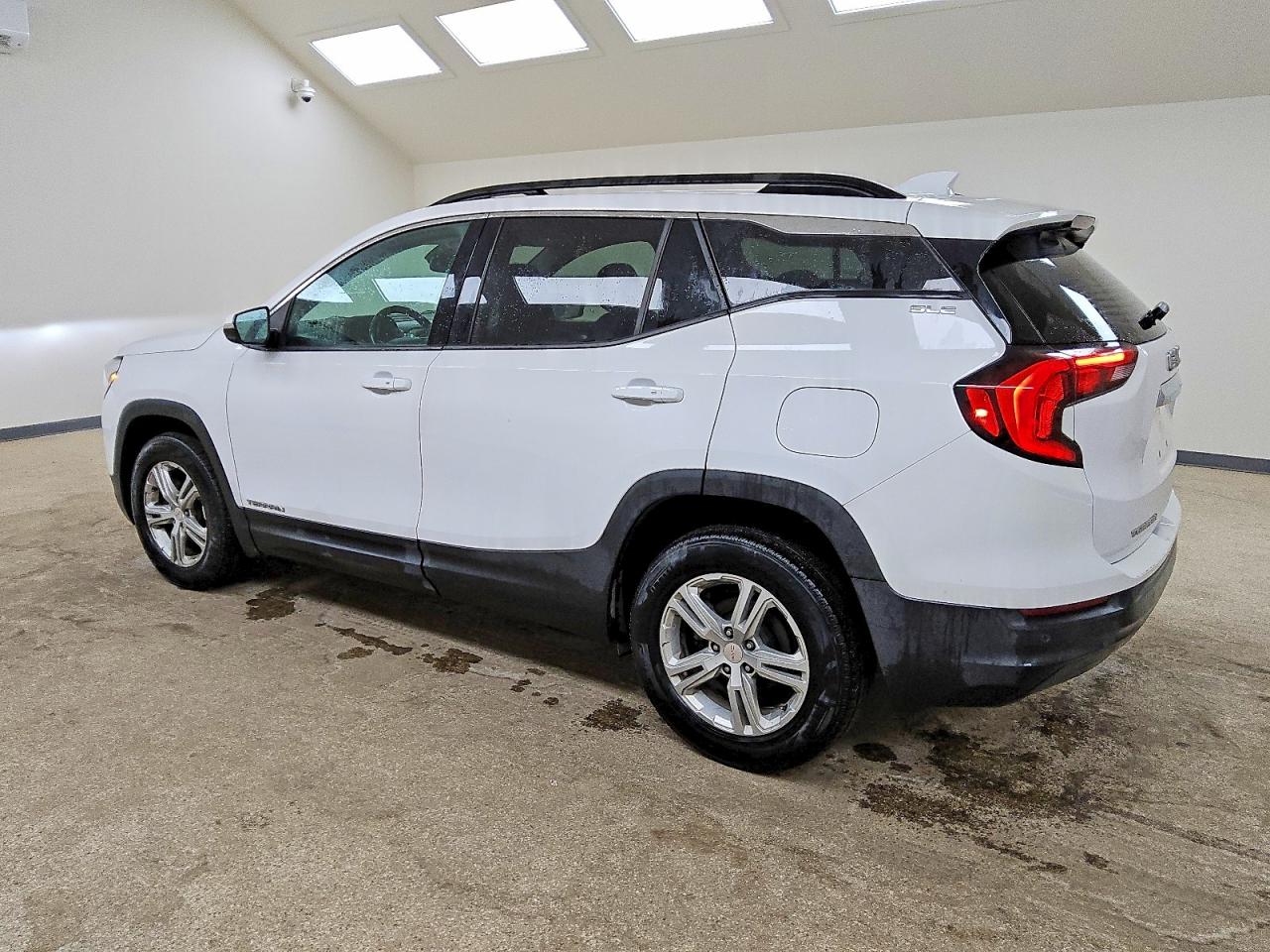 2020 GMC TERRAIN SLE photo 2