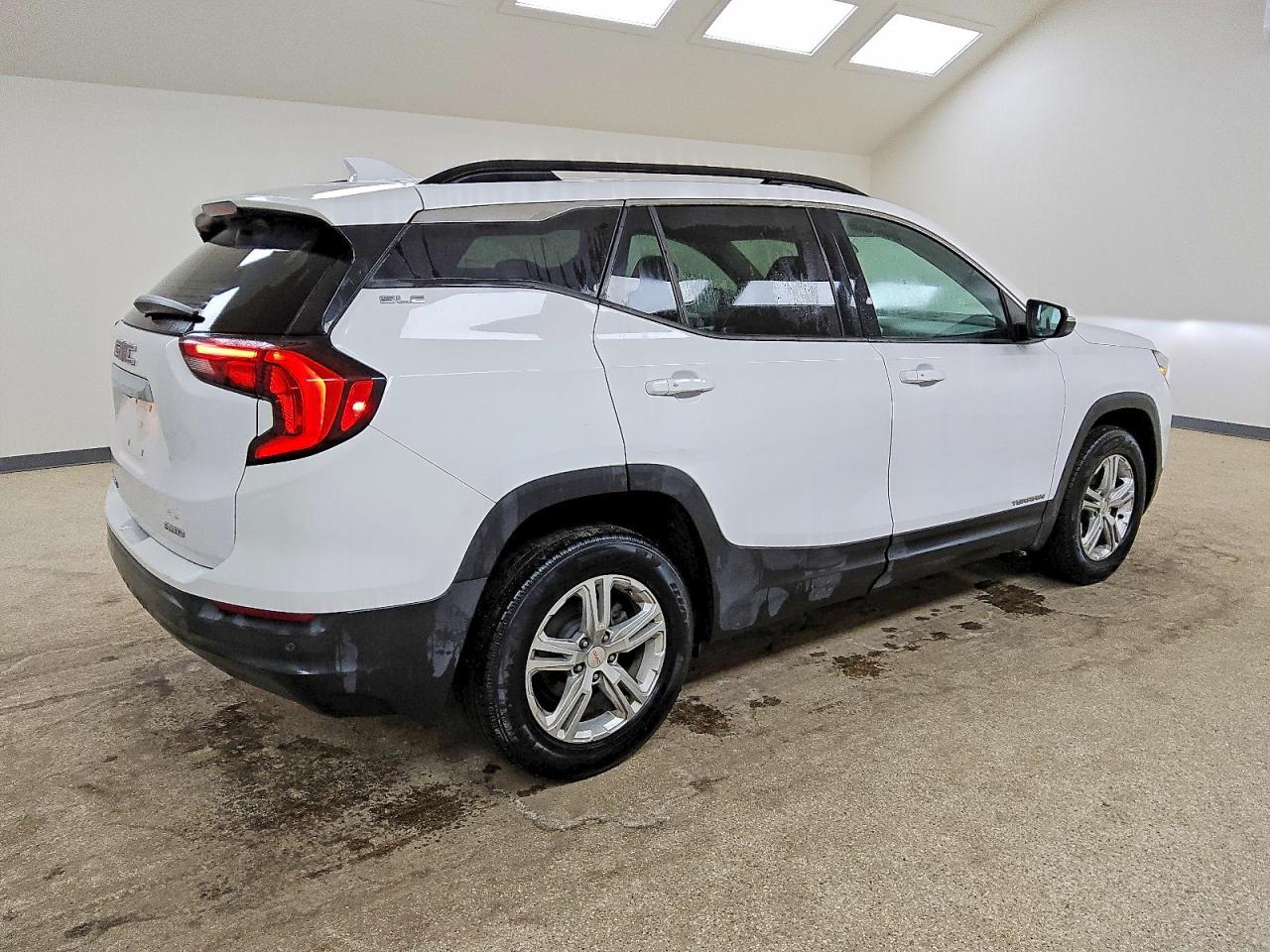 2020 GMC TERRAIN SLE photo 3
