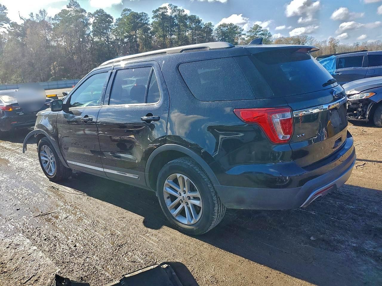 2017 FORD EXPLORER XLT photo 3