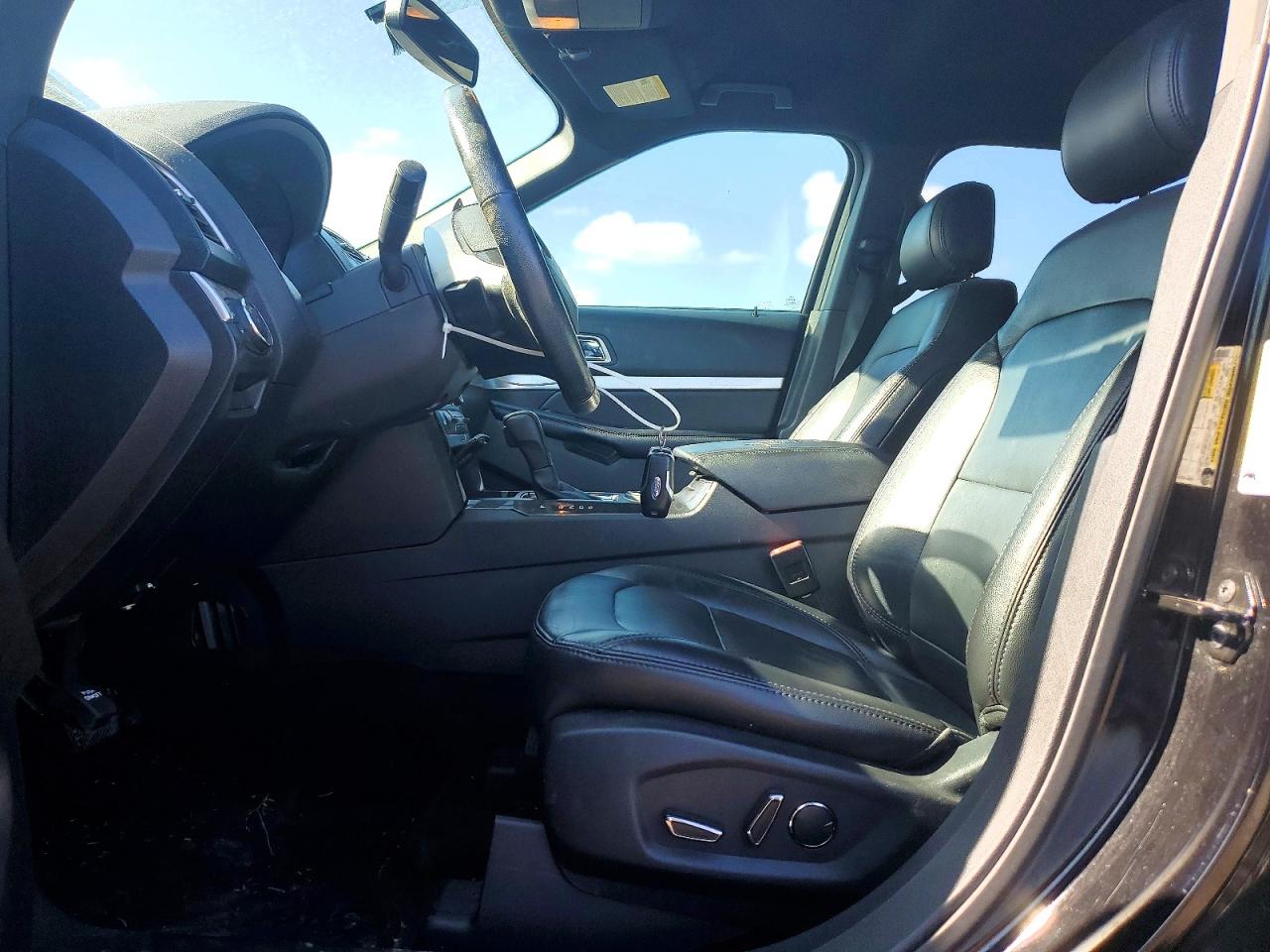 2017 FORD EXPLORER XLT photo 13