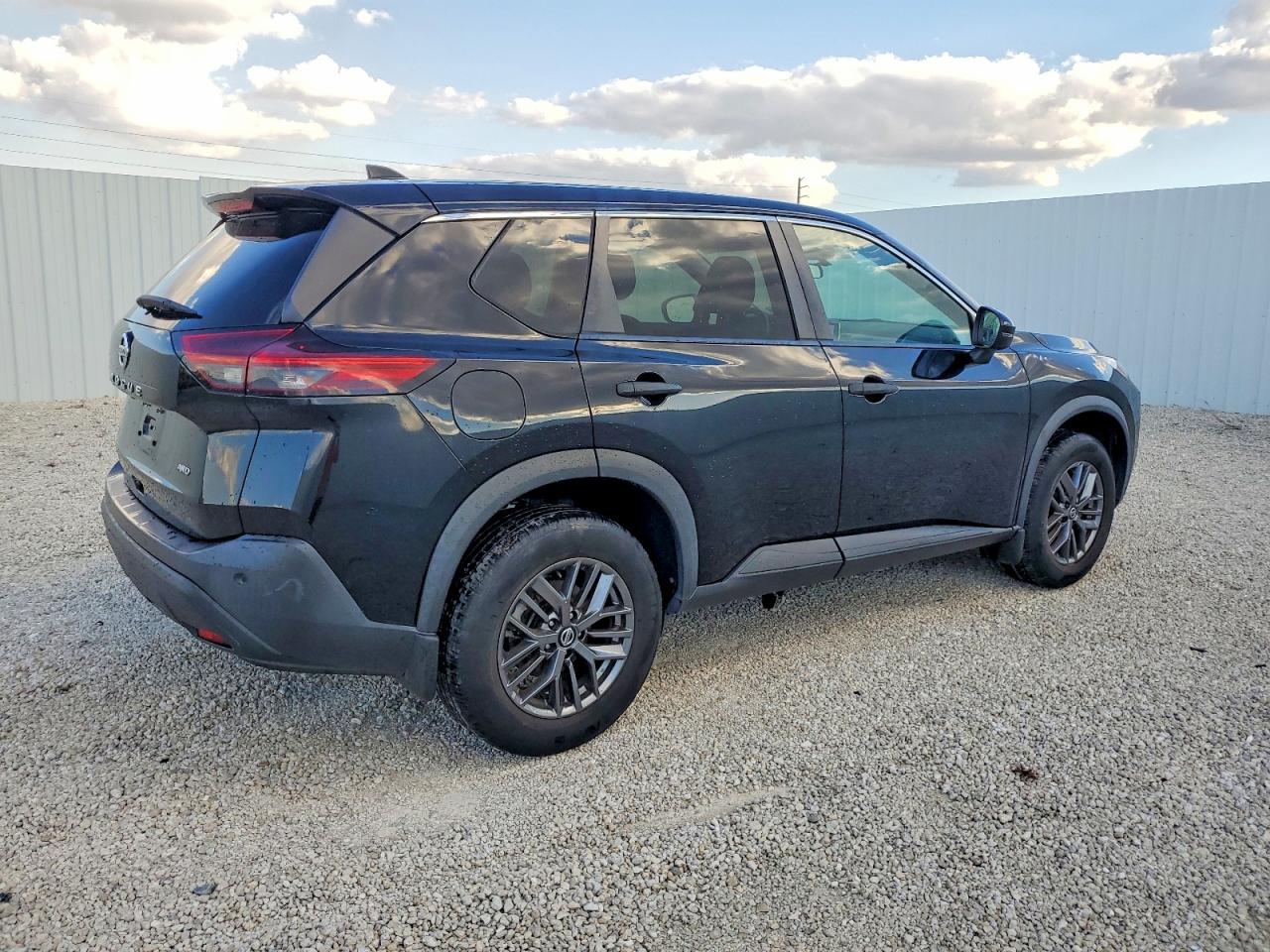 2021 NISSAN ROGUE S photo 3