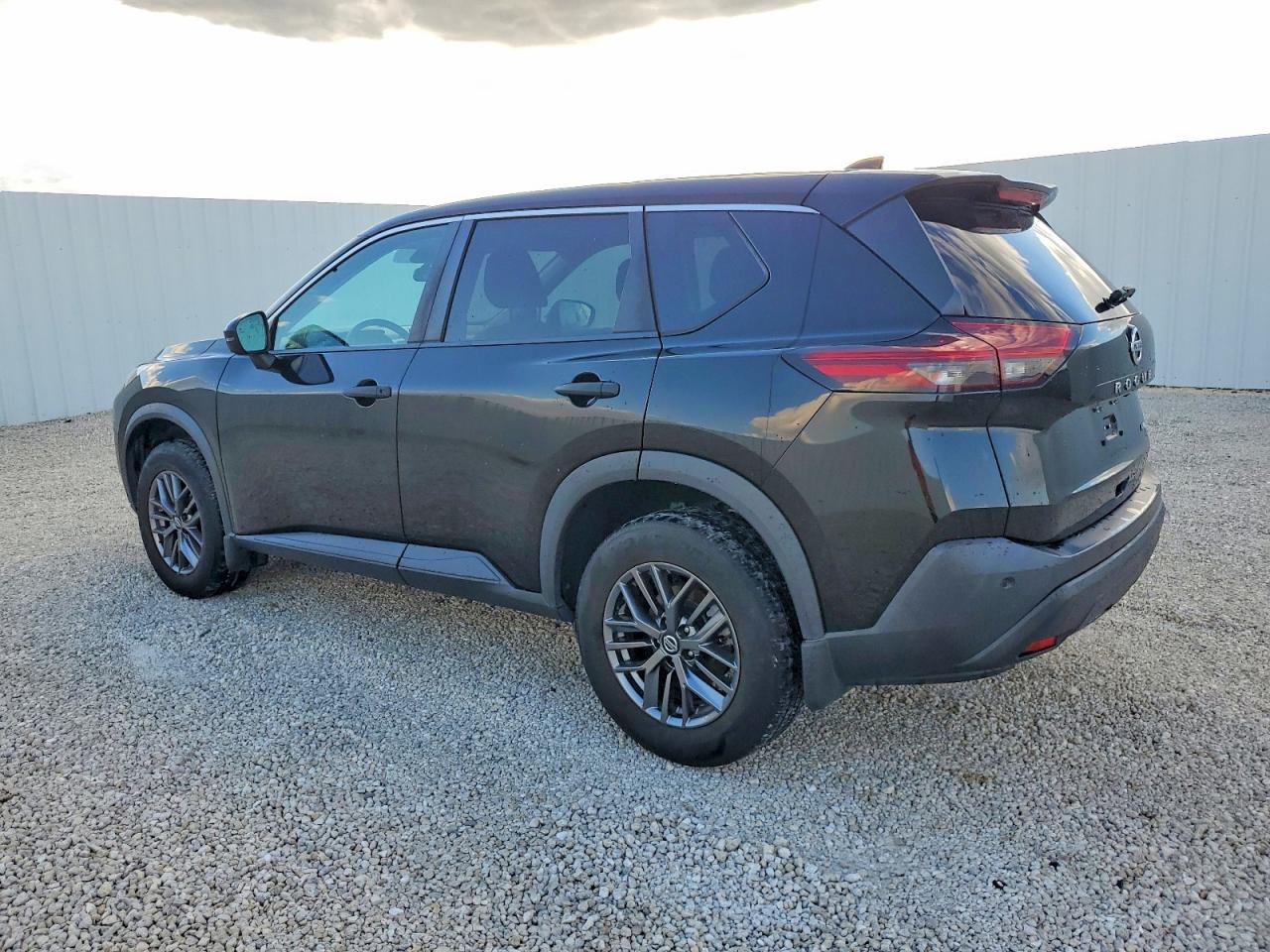 2021 NISSAN ROGUE S photo 2
