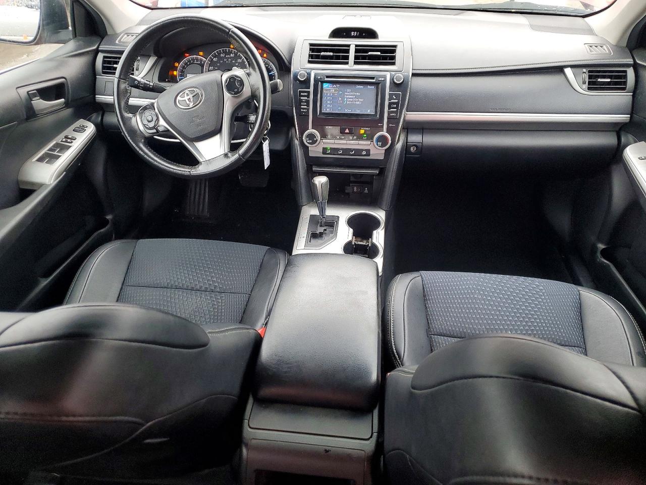 2014 TOYOTA CAMRY SE photo 8
