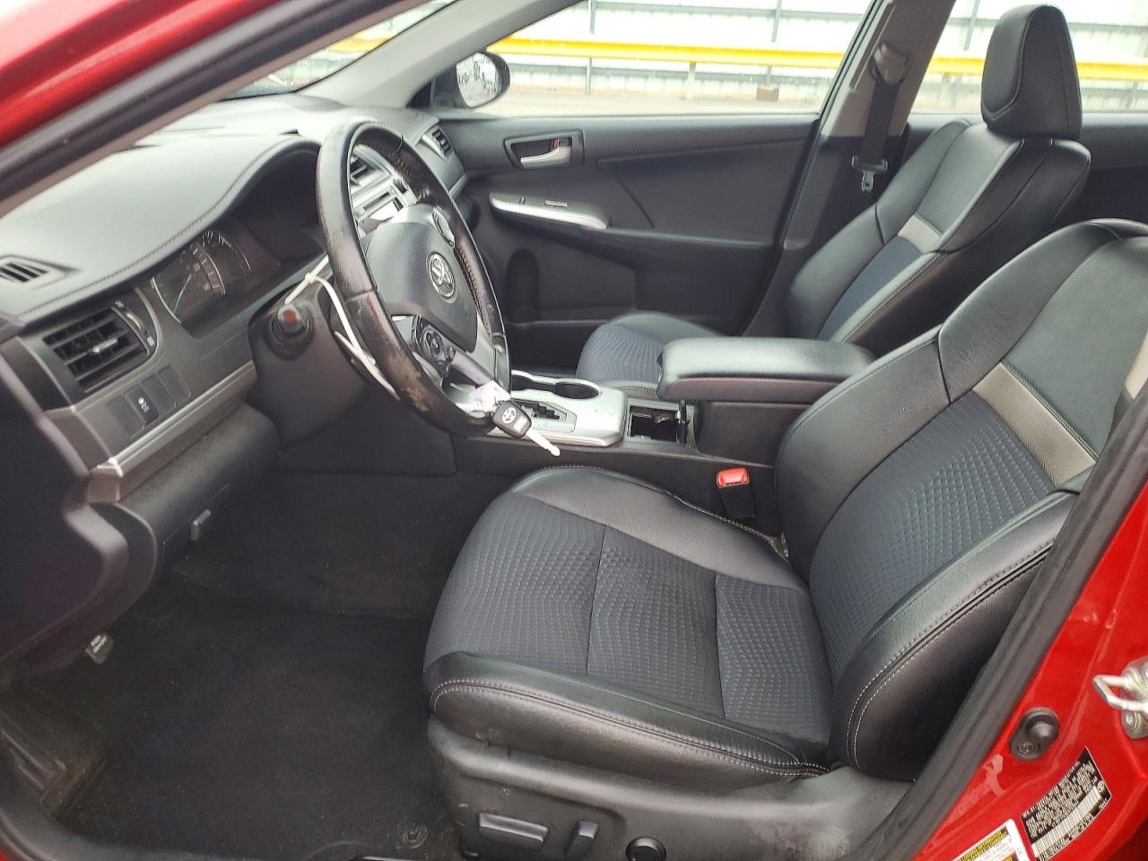2014 TOYOTA CAMRY SE photo 7