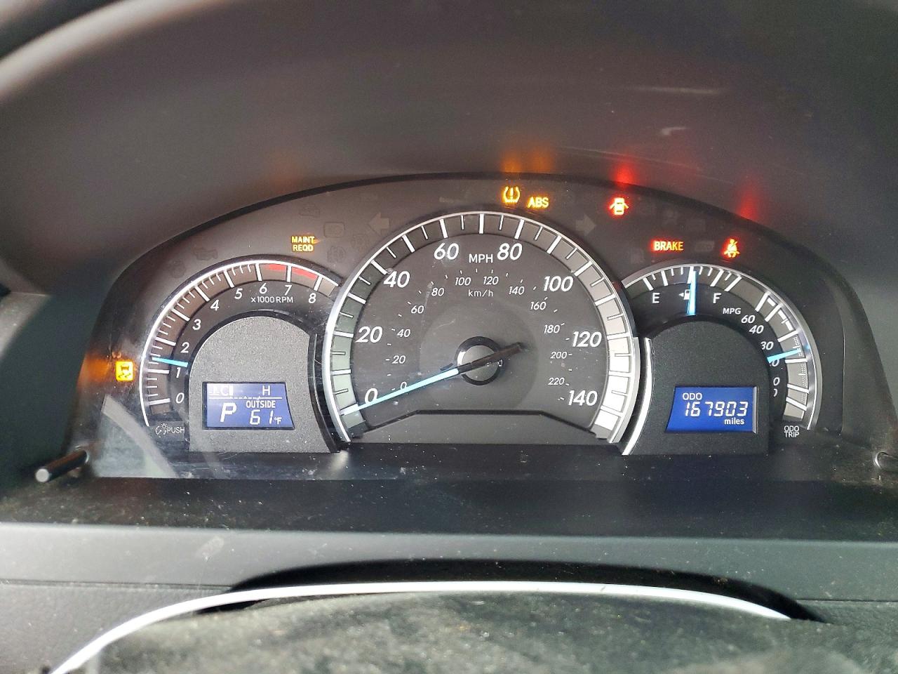 2014 TOYOTA CAMRY SE photo 9