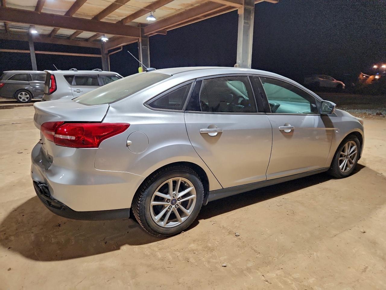 2018 FORD FOCUS SE photo 3